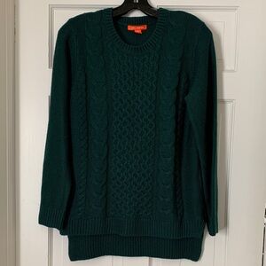 Joe Fresh dark green cable knit sweater 
Size M, 100% acrylic
In gr8 shape!
